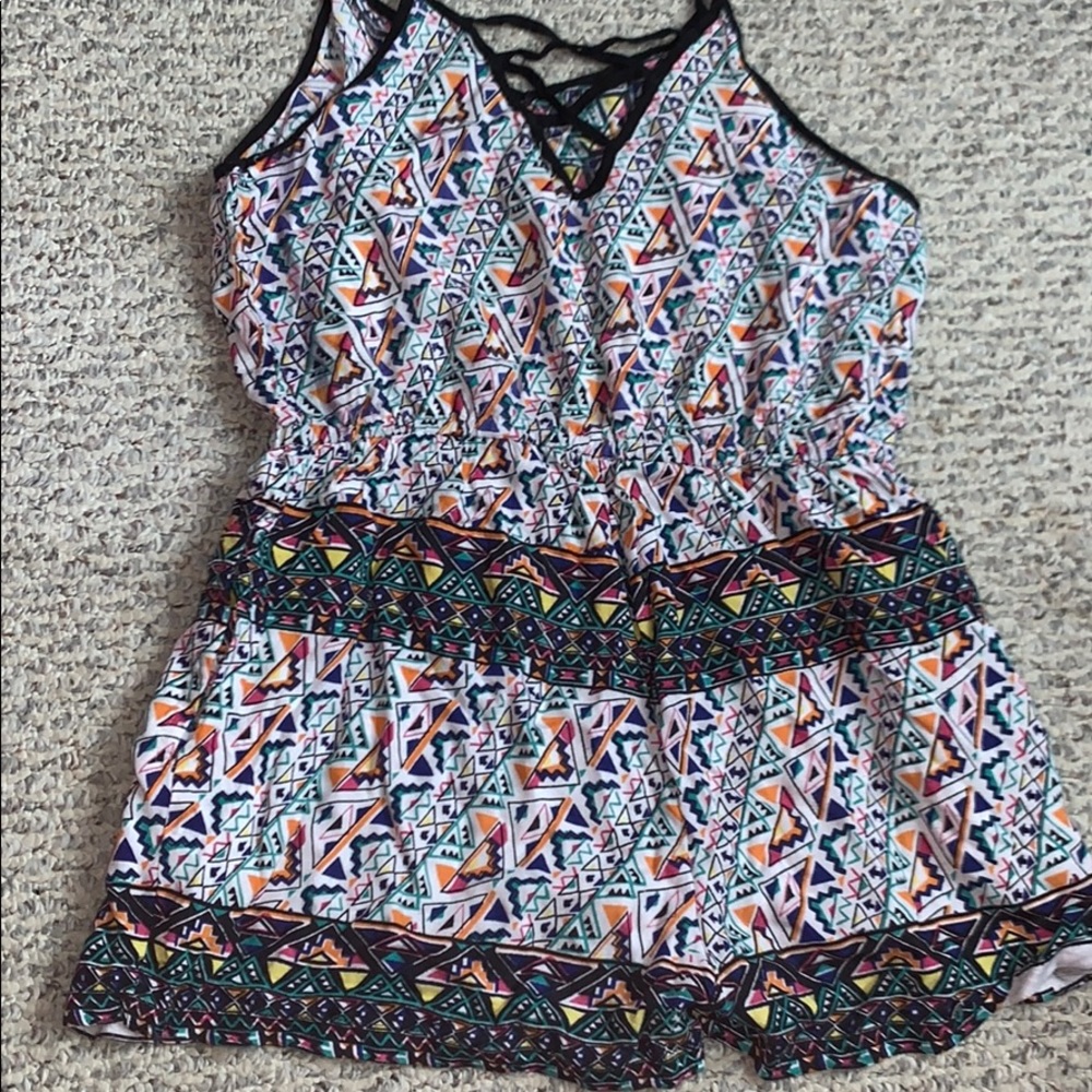 Patterned Romper - Picture 6 of 8